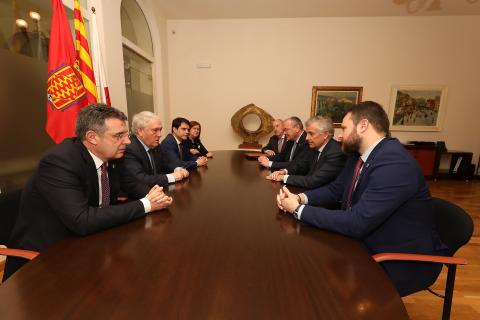 Els presidents de les diputacions catalanes donen suport a la futura candidatura olímpica Pirineus Barcelona durant una trobada a Reus amb el vicepresident del COI, Juan A. Samaranch