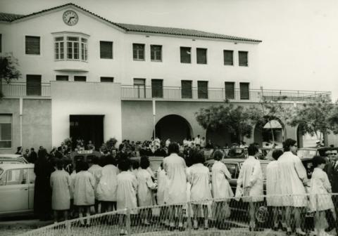 El CPEE Sant Rafael, durant la inauguració de l'edifici Escola FOTO: Vallvé, conservada a l'Arxiu General de la Diputació